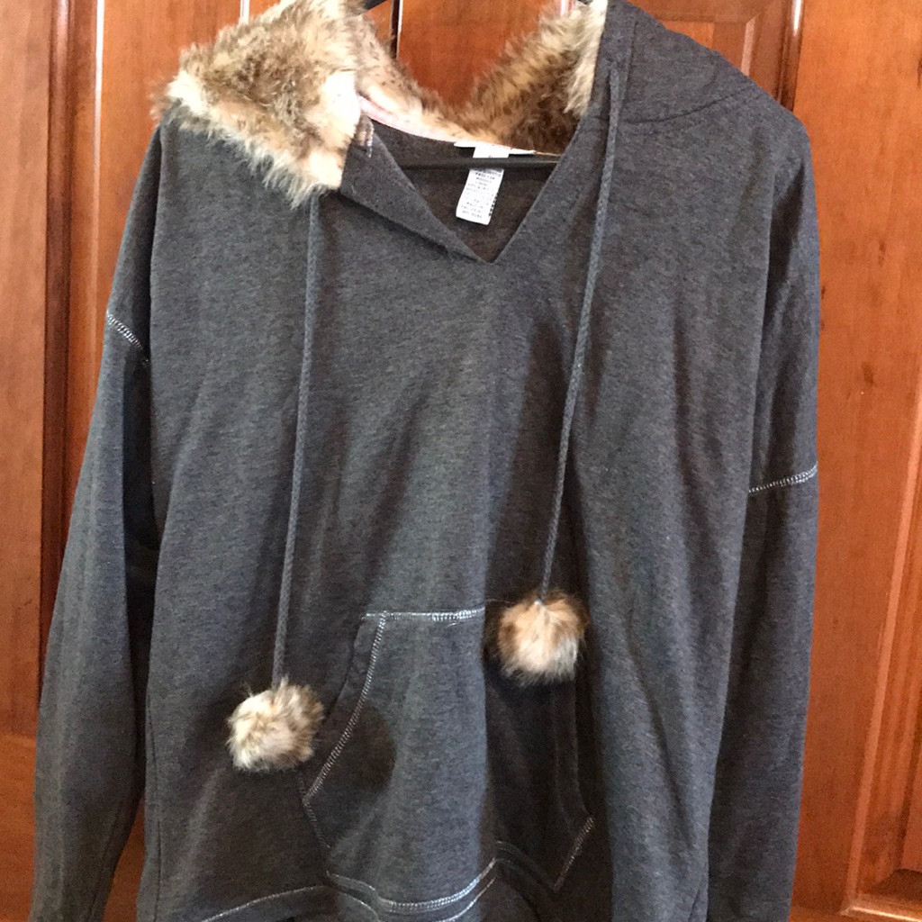 Large Fitting Pull Over.
